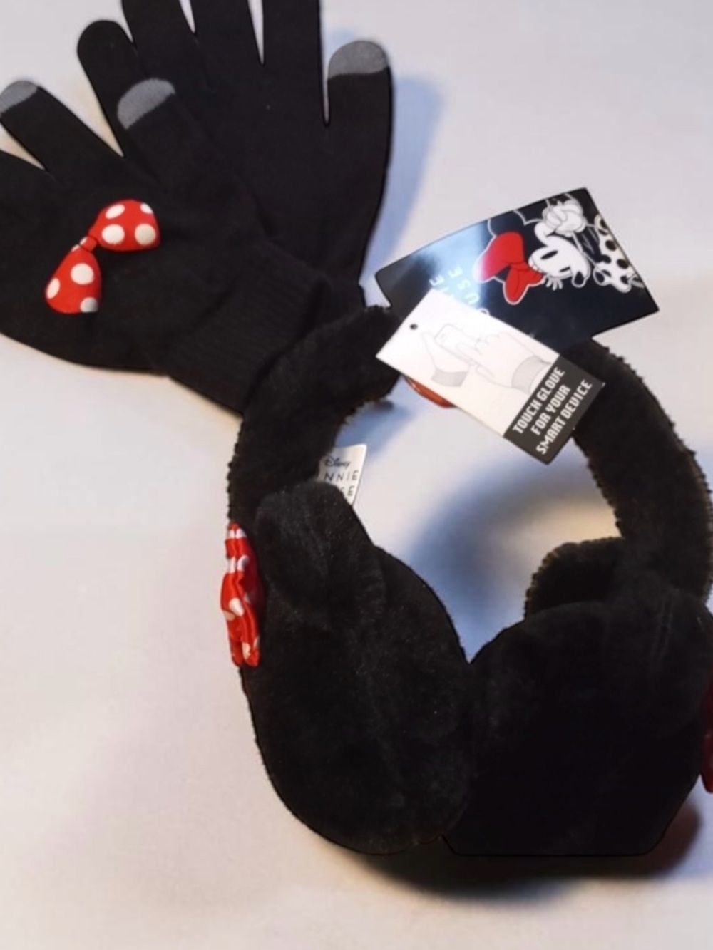 Disney set of Minnie Earmuffs and Minnie Gloves with Red Bow Minnie Accent